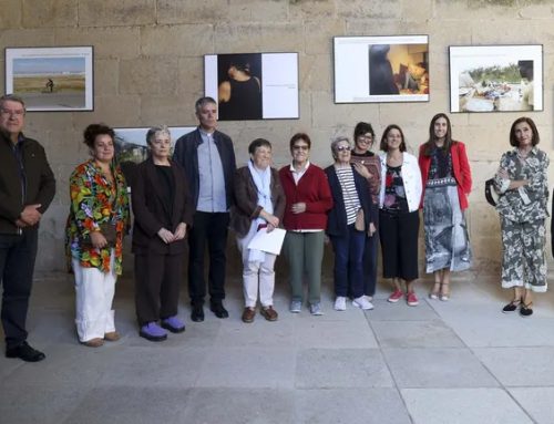 Cáritas visibiliza la trata de personas en la muestra «Punto y seguimos»