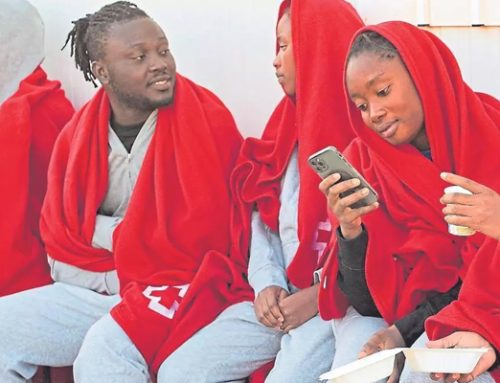 Una oenegé denuncia el acceso sin orden judicial a los móviles de los migrantes