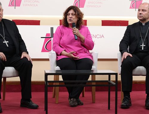 José Mazuelos, obispo de Canarias: “A alguno habría que meterle cinco días en un cayuco” para que entienda el drama